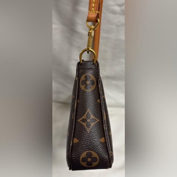 Louis Vuitton Pochette w/ original dust bag, box, ribbon, & sales bag - Picture 10 of 17